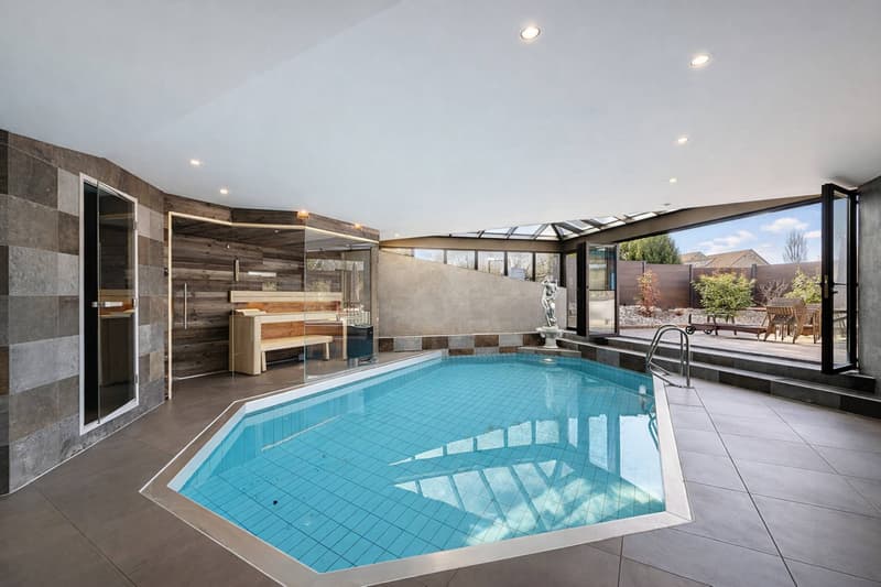Élégante villa familiale avec piscine intérieure, sauna et hammam (6)