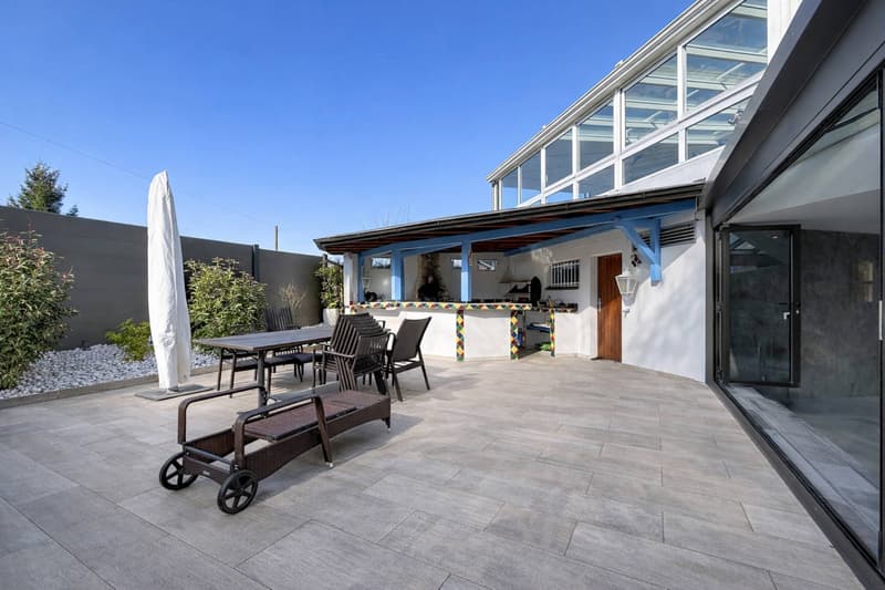 Élégante villa familiale avec piscine intérieure, sauna et hammam (7)