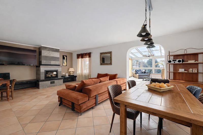 Élégante villa familiale avec piscine intérieure, sauna et hammam (3)