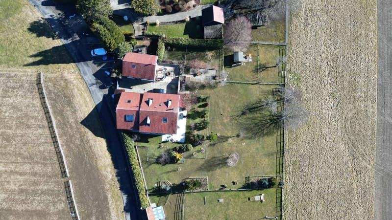 Propriété de caractère offrant trois logements et un local commercial (4)