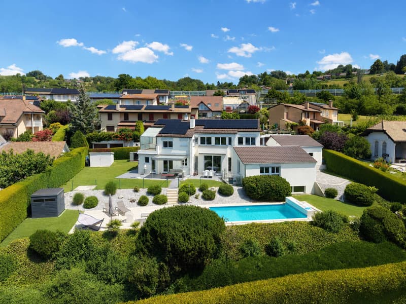 Villa individuelle de 325 m2 avec une belle vue sur le lac et les montagnes (2)