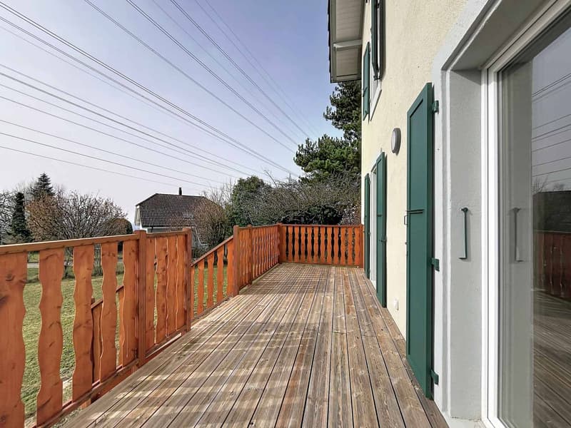 Triplex de 4.5 pièces - grand jardin et vue partielle sur lac (12)