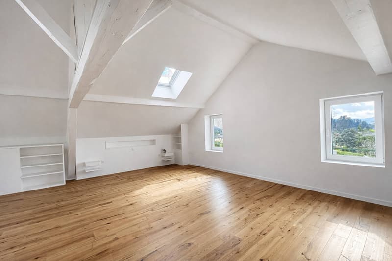 Triplex de 4.5 pièces - grand jardin et vue partielle sur lac (1)