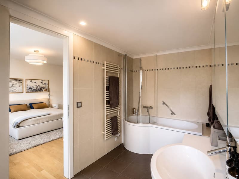Spacieux appartement contemporain de 5.5 pièces avec vue panoramique (13)