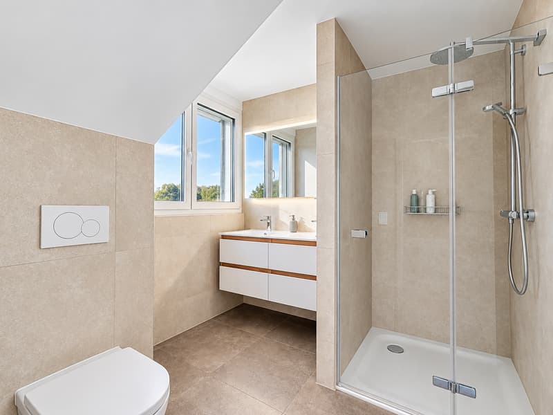 Duplex de 4.5 pièces avec jardin privatif et vue sur le lac (9)