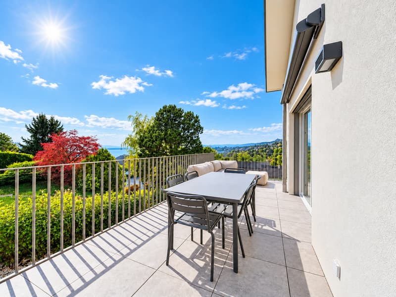 Duplex de 4.5 pièces avec jardin privatif et vue sur le lac (7)