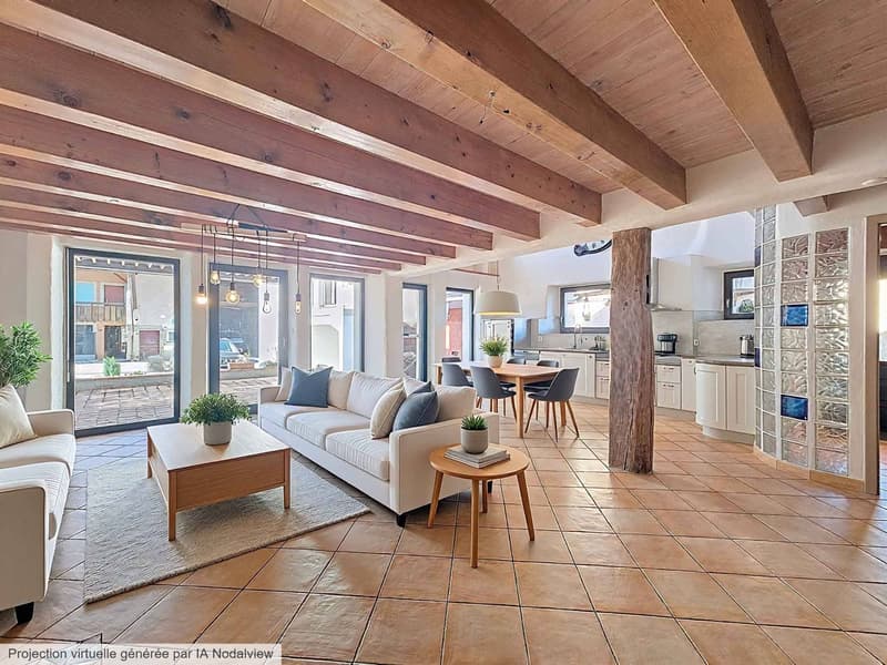 Maison de caractère rénovée avec studio indépendant et espaces généreux (3)
