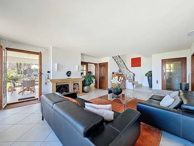 Villa de charme avec vue panoramique sur le lac de Neuchâtel (2)