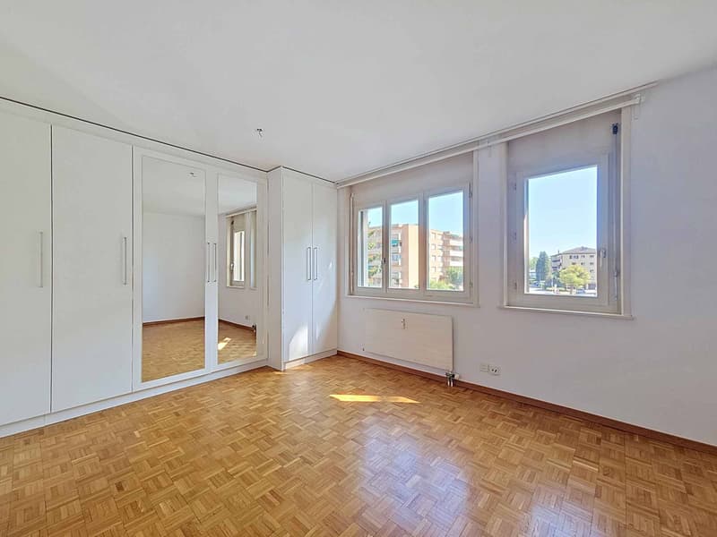 Élégant appartement familial de 4.5 pièces avec cheminée et loggia (6)