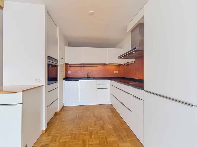 Élégant appartement de 4,5 pièces avec deux balcons au cur d'Yverdon-les-Bains (9)