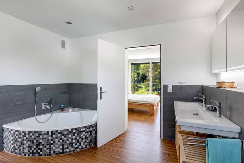 VILLA CONTEMPORAINE MINERGIE DANS UN ENVIRONNEMENT PRIVILÉGIÉ (9)