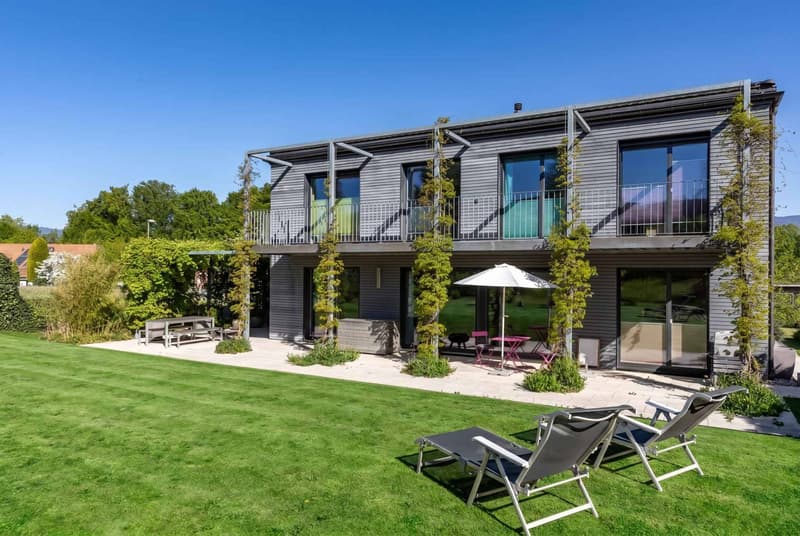 VILLA CONTEMPORAINE MINERGIE DANS UN ENVIRONNEMENT PRIVILÉGIÉ (1)