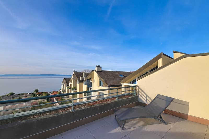 Grand duplex de 3.5 pièces avec vue imprenable sur le lac et les montagnes (8)