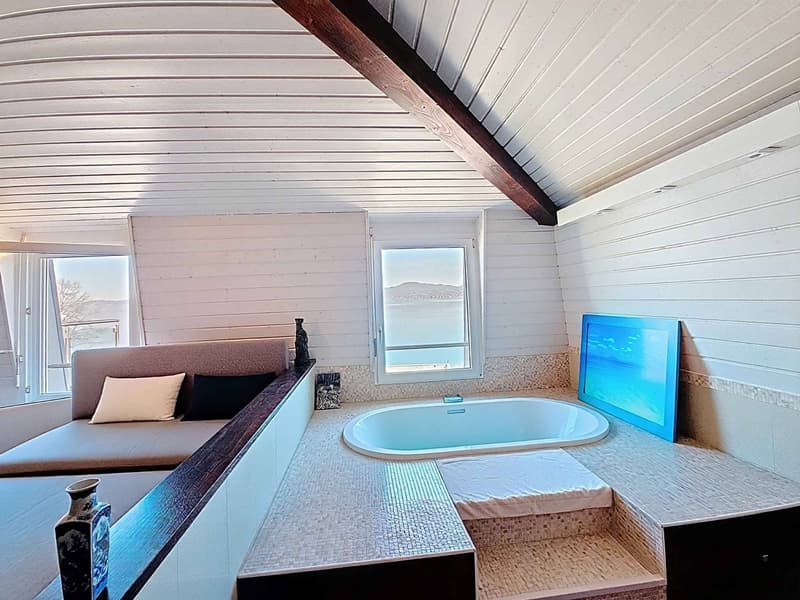 Appartement en attique lumineux avec vue imprenable sur le Lac (7)