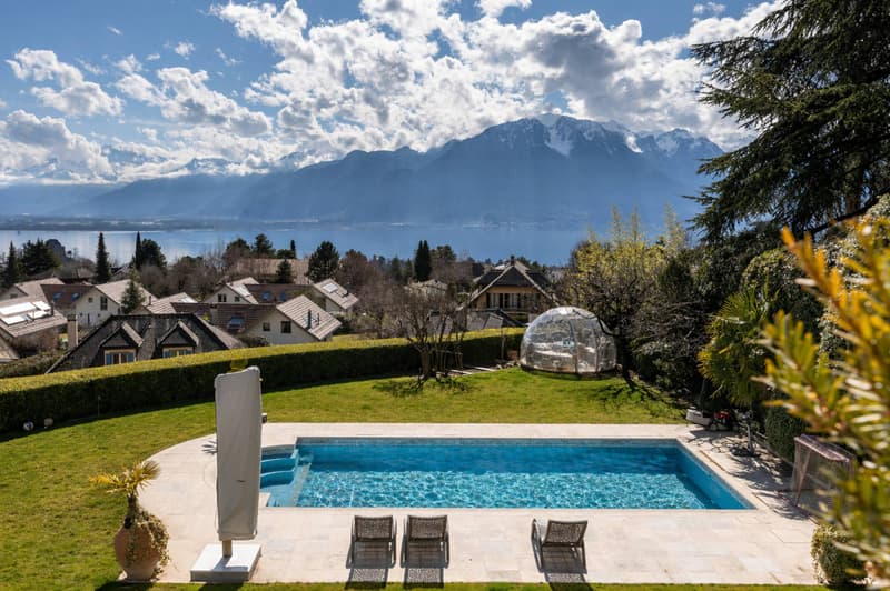 Unique Propriété de 8.5 pièces avec vue panoramique et piscine (11)