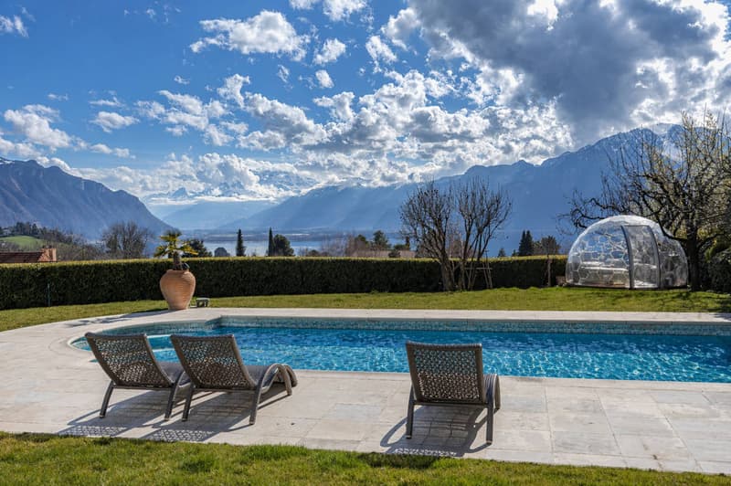 Unique Propriété de 8.5 pièces avec vue panoramique et piscine (6)