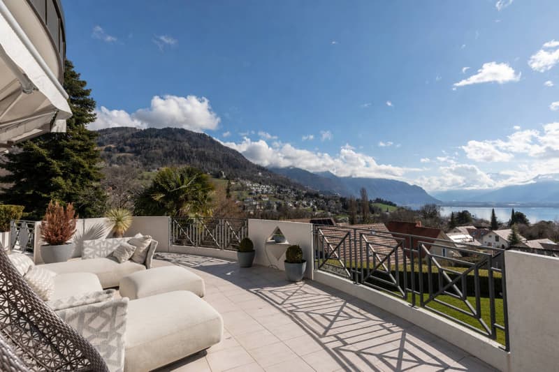 Unique Propriété de 8.5 pièces avec vue panoramique et piscine (10)