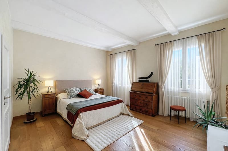 Maison familiale avec beau jardin (6)