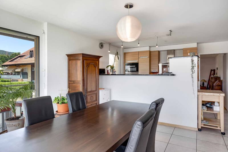 Spacieux Appartement de 4,5 pièces dans un environnement calme et verdoyant (7)
