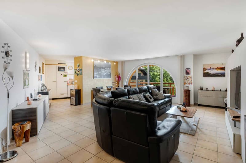 Spacieux appartement de 120 m² pondérés dans un environnement calme (3)
