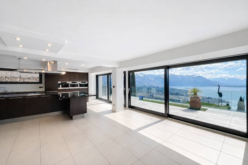 Propriété de 6.5 pièces avec piscine et vue à couper le souffle (6)