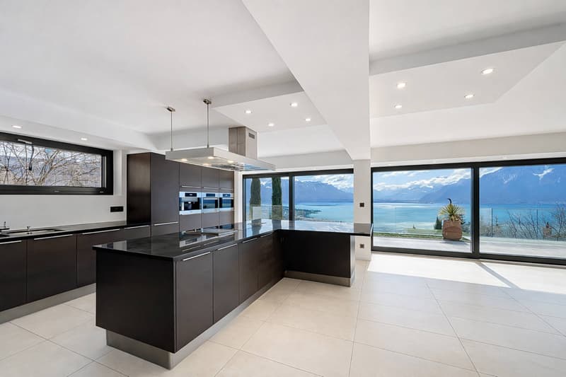 Propriété de 6.5 pièces avec piscine et vue à couper le souffle (5)
