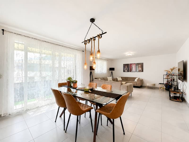 Spacieux appartement de 4,5 pièces avec vue sur les montagnes (3)