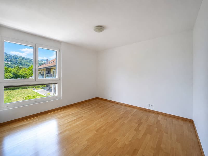Spacieux Appartement de 4,5 pièces dans un environnement calme et verdoyant (11)