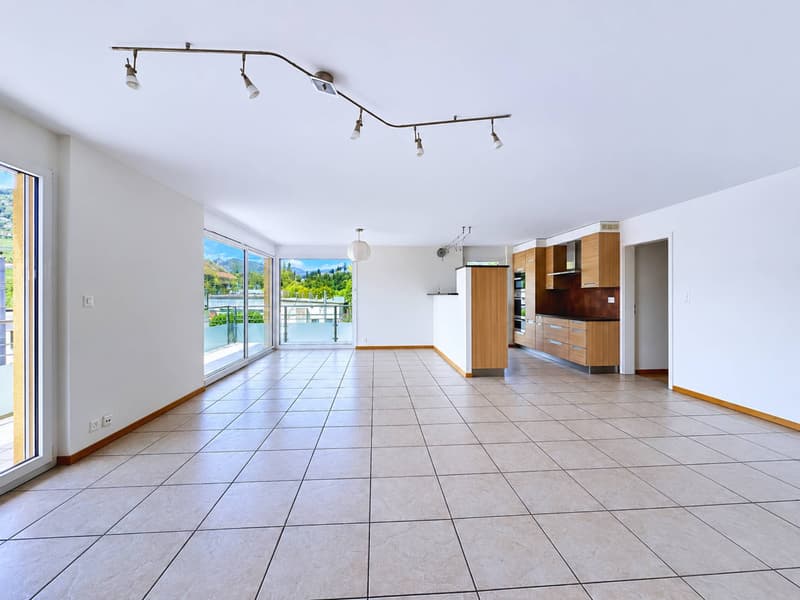 Spacieux Appartement de 4,5 pièces dans un environnement calme et verdoyant (6)