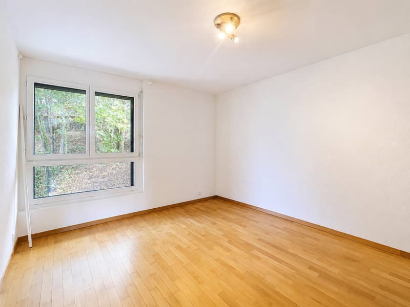 Spacieux Appartement de 4,5 pièces dans un environnement calme et verdoyant (13)