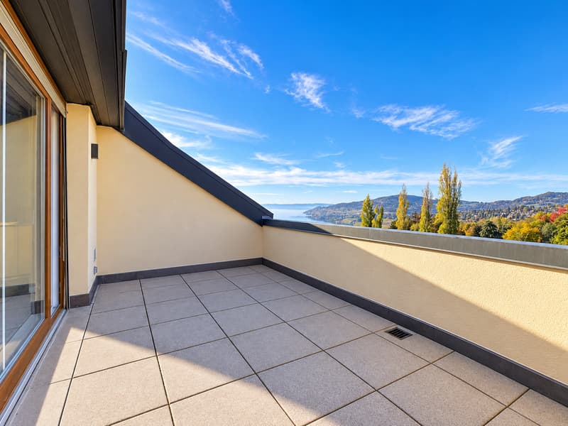En exclusivité ! Attique de 5,5 pièces avec vue lac et montagnes (3)