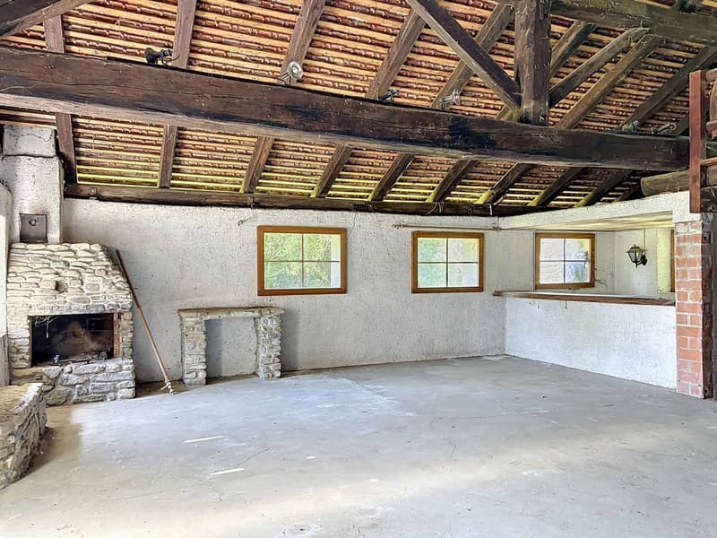 Charmante ferme de 7 pièces à rénover, environnement paisible avec annexes (9)