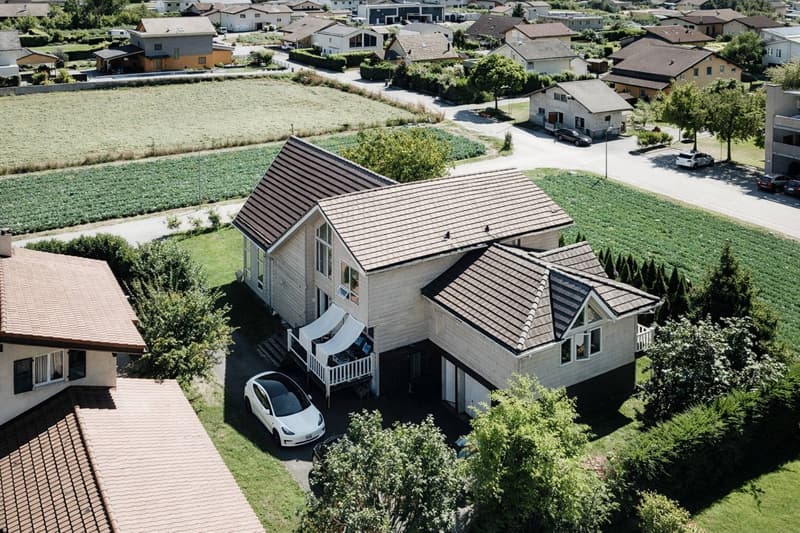 Maison canadienne au cur d'un cadre verdoyant (11)