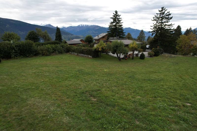 Magnifique terrain constructible dans quartier recherché (5)