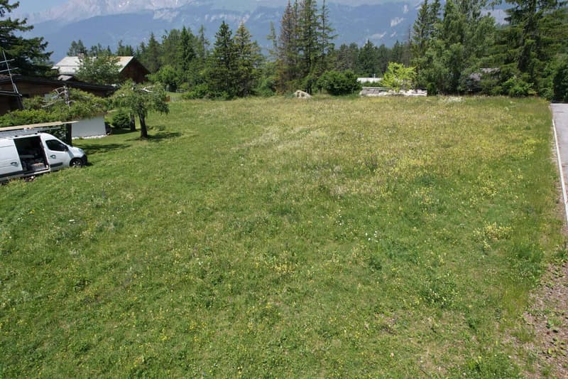 Magnifique terrain constructible dans quartier recherché (4)