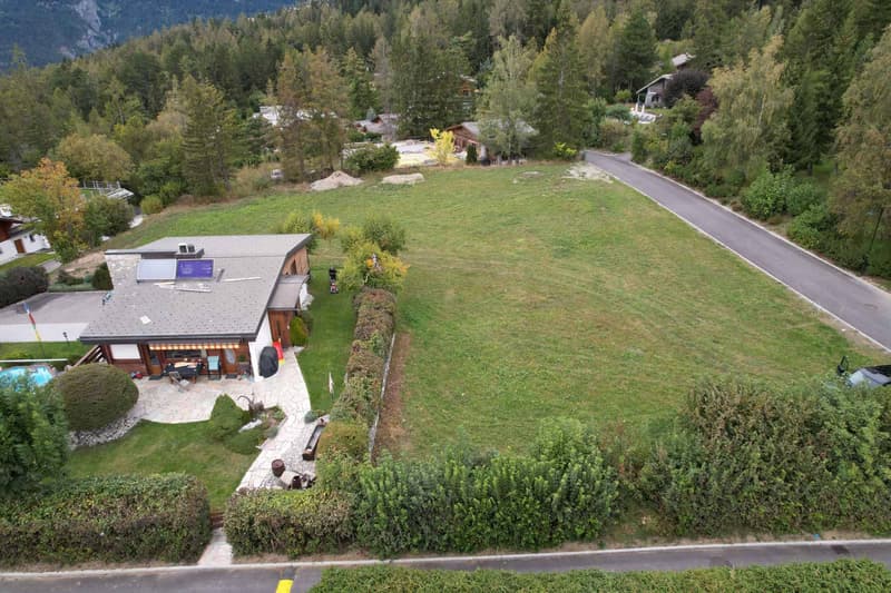 Magnifique terrain constructible dans quartier recherché (2)