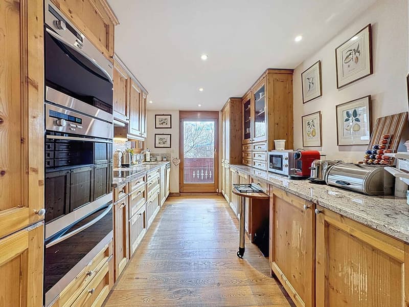 SPLENDIDE APPARTEMENT DE 5.5 PCES AVEC VUE PANORAMIQUE SUR LES ALPES À DEUX PAS DU CENTRE (4)