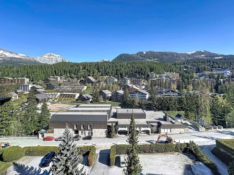 Appartement de 6.5 pièces en attique face au golf avec superbe vue + studio (10)