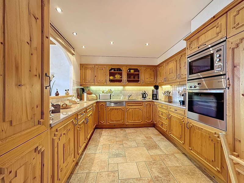 MAGNIFIQUE DUPLEX/ATTIQUE DE 6.5 PIÈCES AU CENTRE AVEC TRÈS BELLE VUE (7)