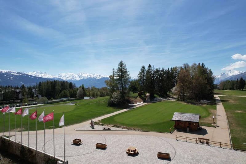 Situation exceptionnelle - 4.5 pièces avec vue imprenable sur le golf et studio indépendant (11)