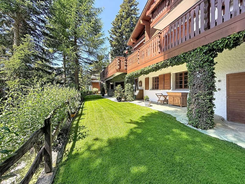 Magnifique chalet avec piscine et spa, à l'abri des regards (6)