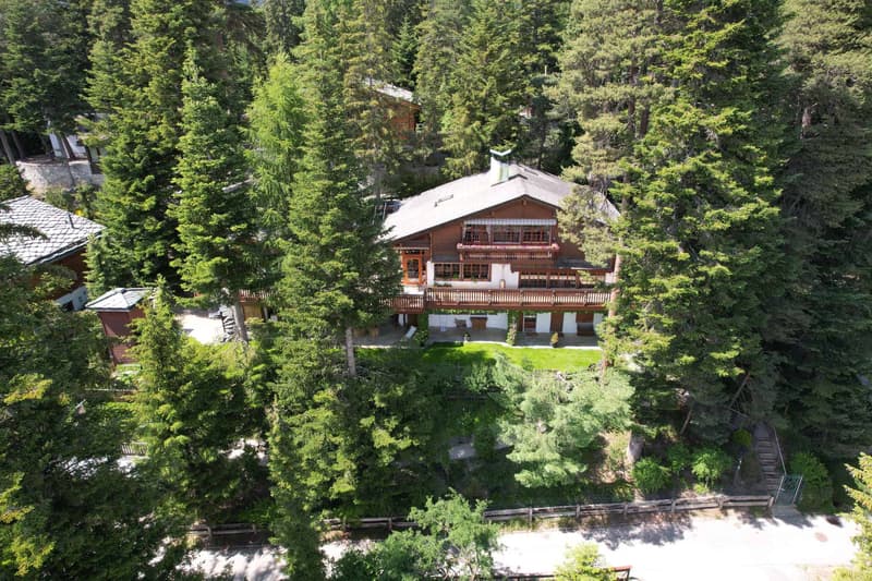 Magnifique chalet avec piscine et spa, à l'abri des regards (2)