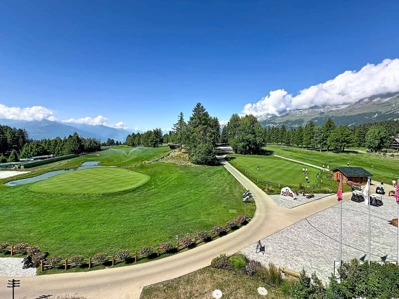 Situation exceptionnelle - 4.5 pièces avec vue imprenable sur le golf et studio indépendant (2)