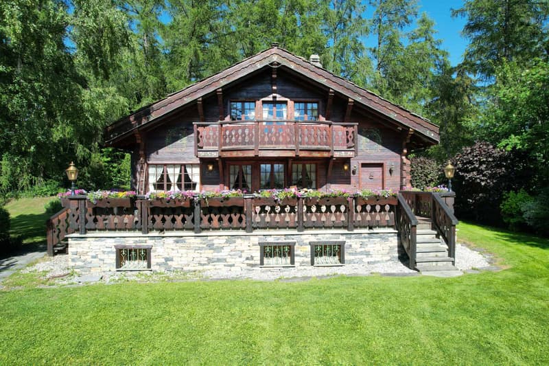 Splendide chalet avec son mazot sur une magnifique parcelle (2)