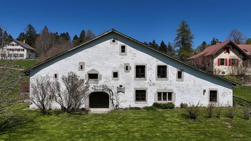 Ferme jurassienne restaurée du XVII? siècle (11)