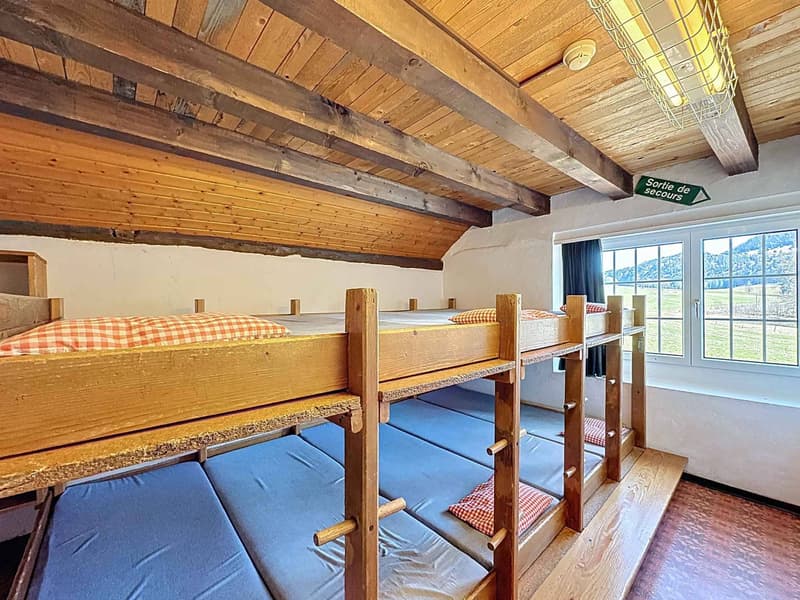 Habitation avec colonie de vacances à grand potentiel (7)