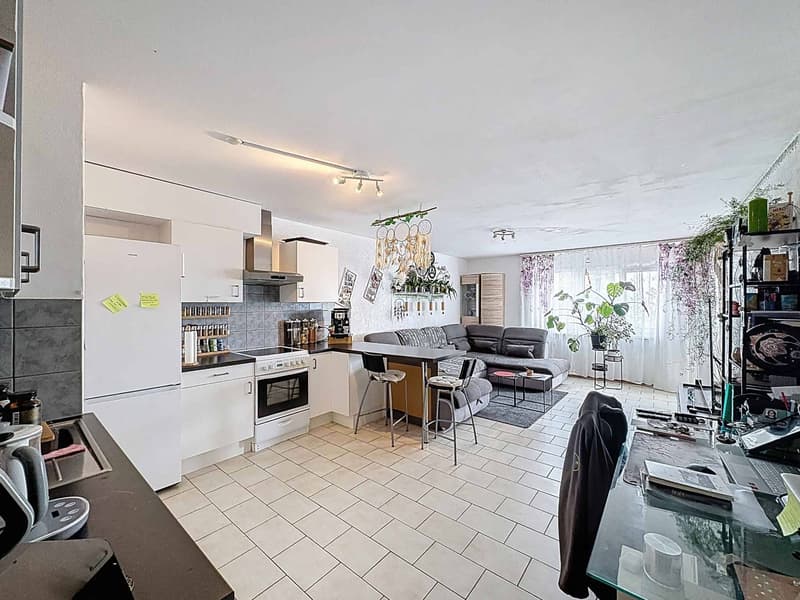 Élégant 2.5 pièces avec balcon dans un cadre paisible (3)