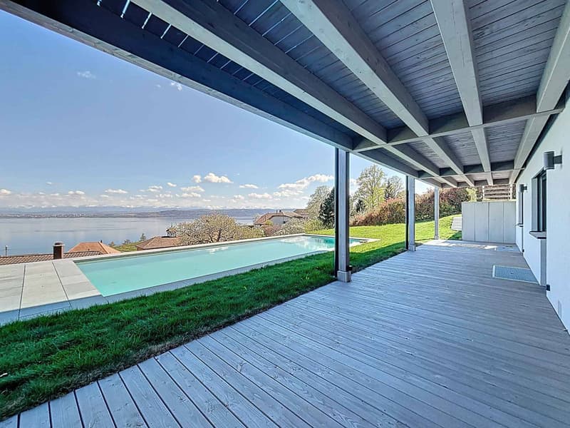 Villa d'exception suspendue entre lac et Alpes (11)