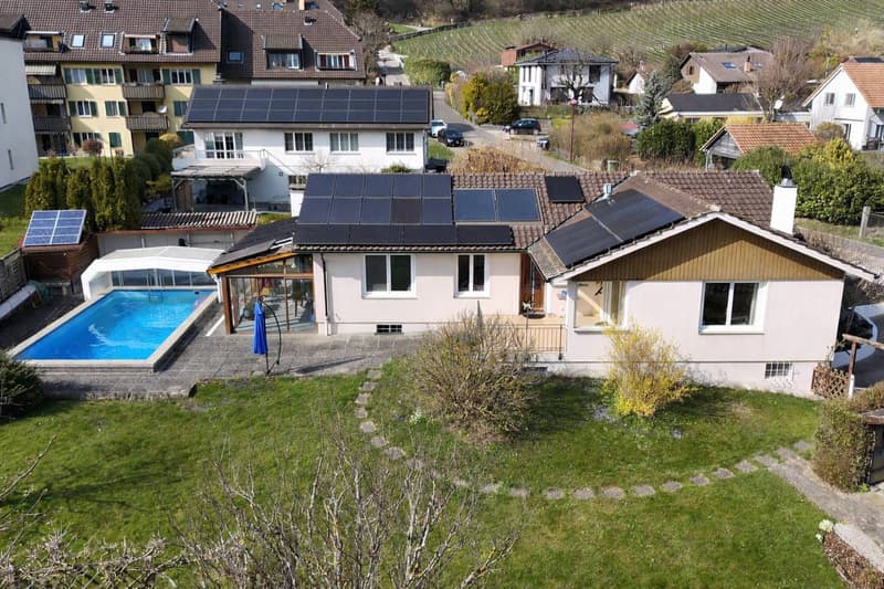 Maison familiale avec piscine et espaces extérieurs (1)