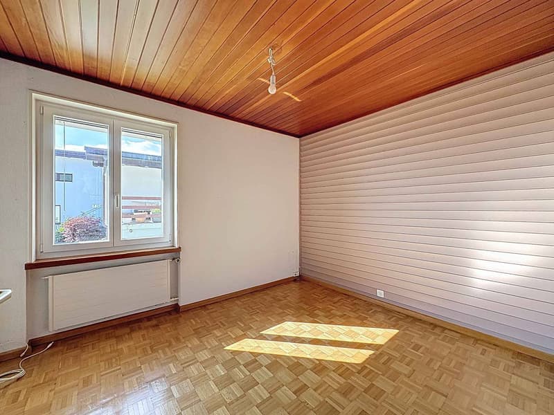 Élégante maison individuelle de 6,5 pièces avec terrasse et vue imprenable (4)